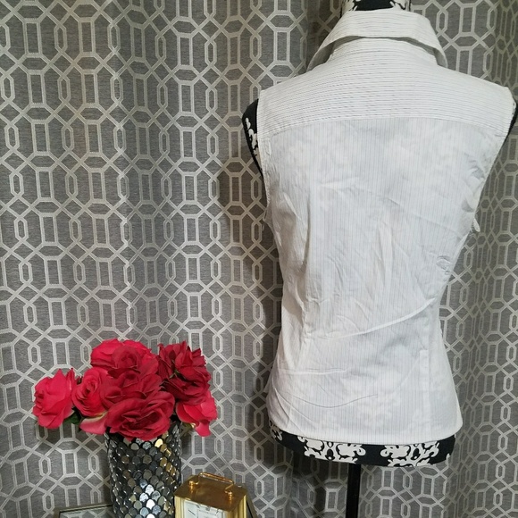 Deep V Sleeveless Striped Blouse - Picture 2 of 4